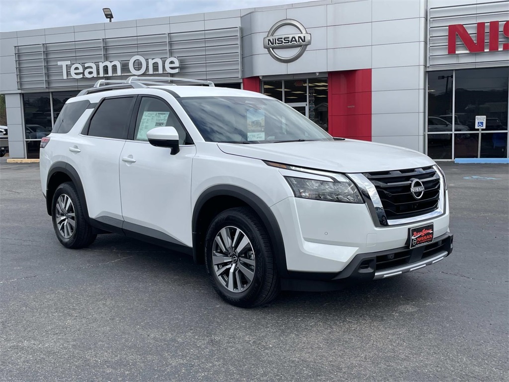 2025 Nissan Pathfinder SL