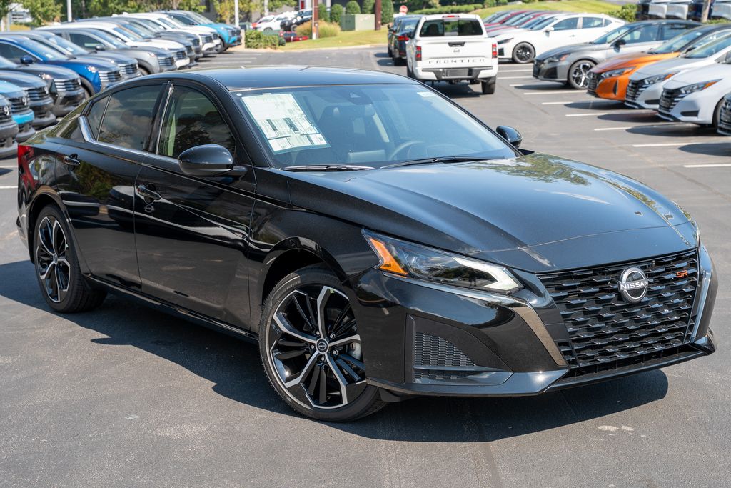 2025 Nissan Altima SR