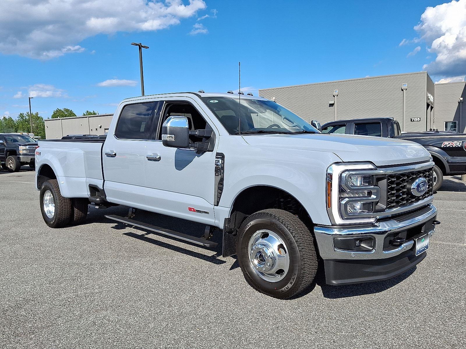 2025 Ford Super Duty F-350 DRW LARIAT
