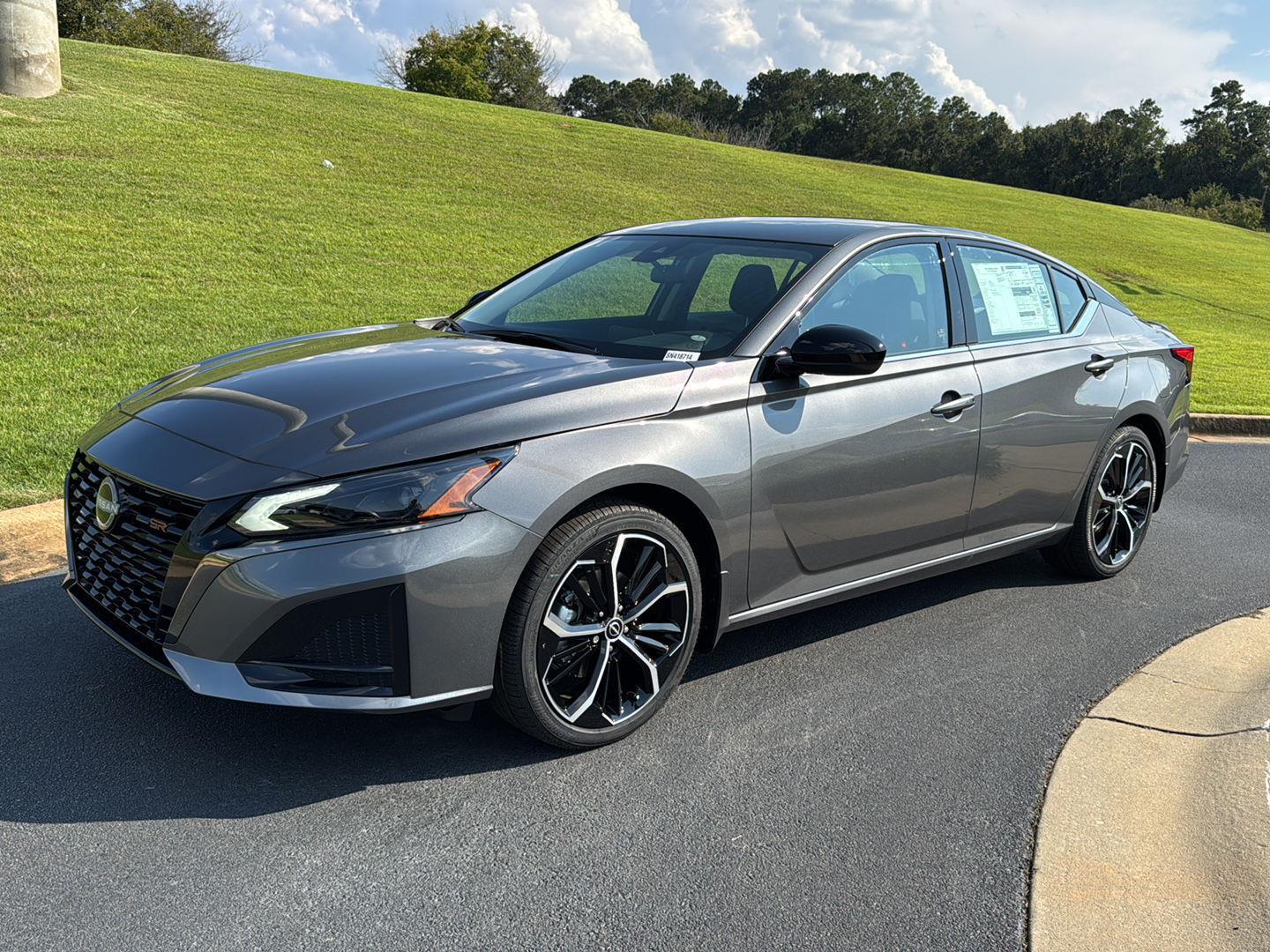 2025 Nissan Altima SR