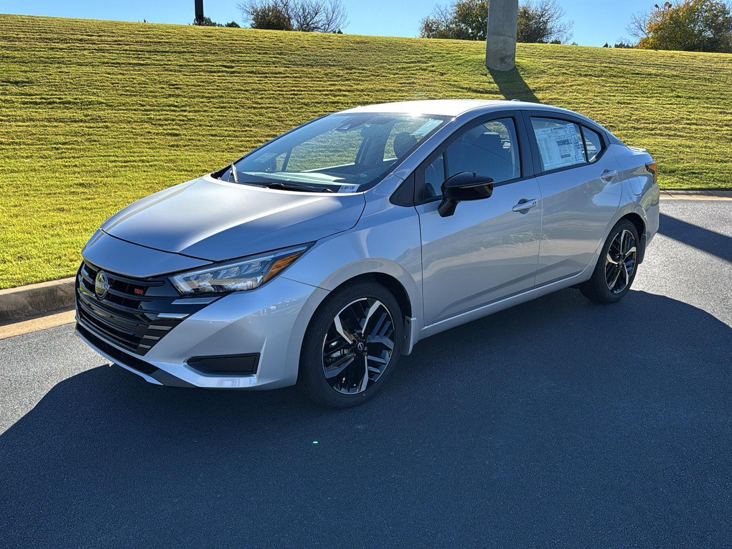 2025 Nissan Versa SR