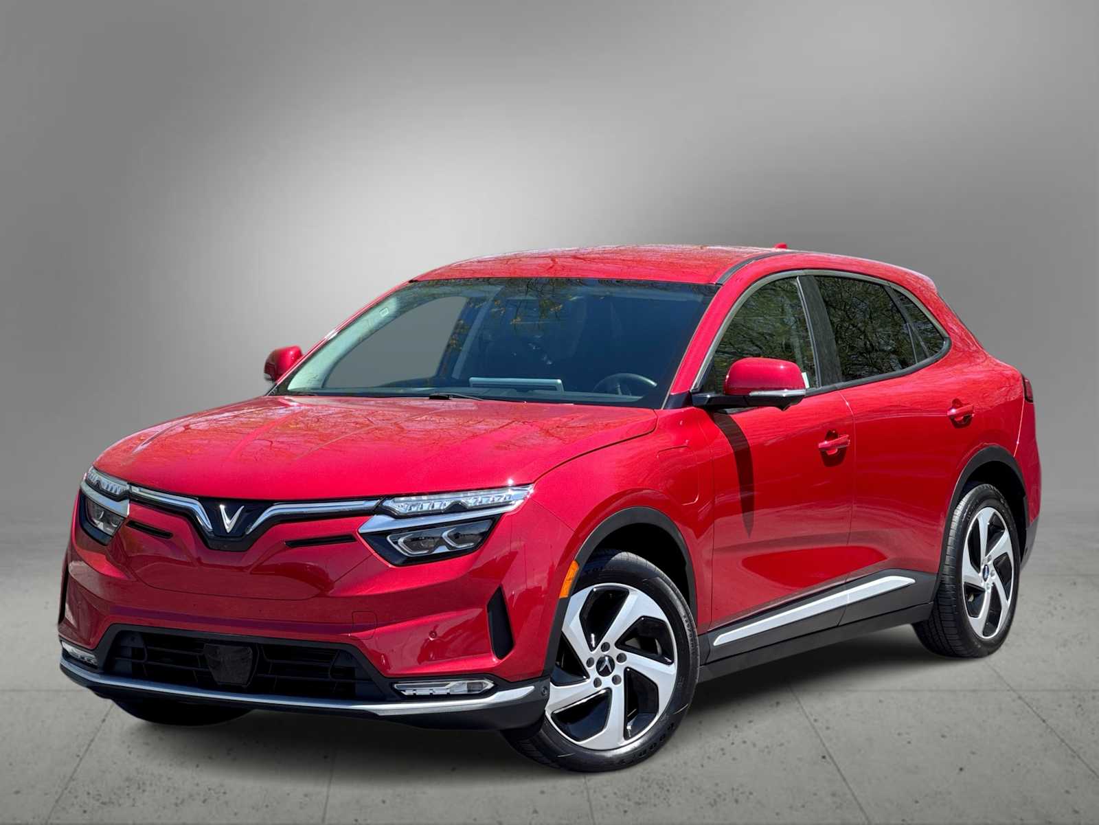 2024 VinFast VF8 Eco