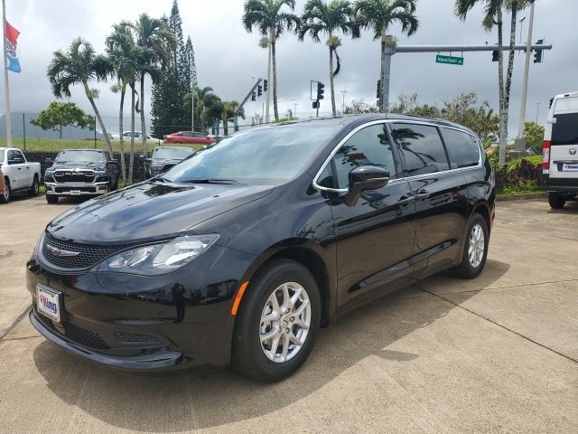 2025 Chrysler Voyager LX