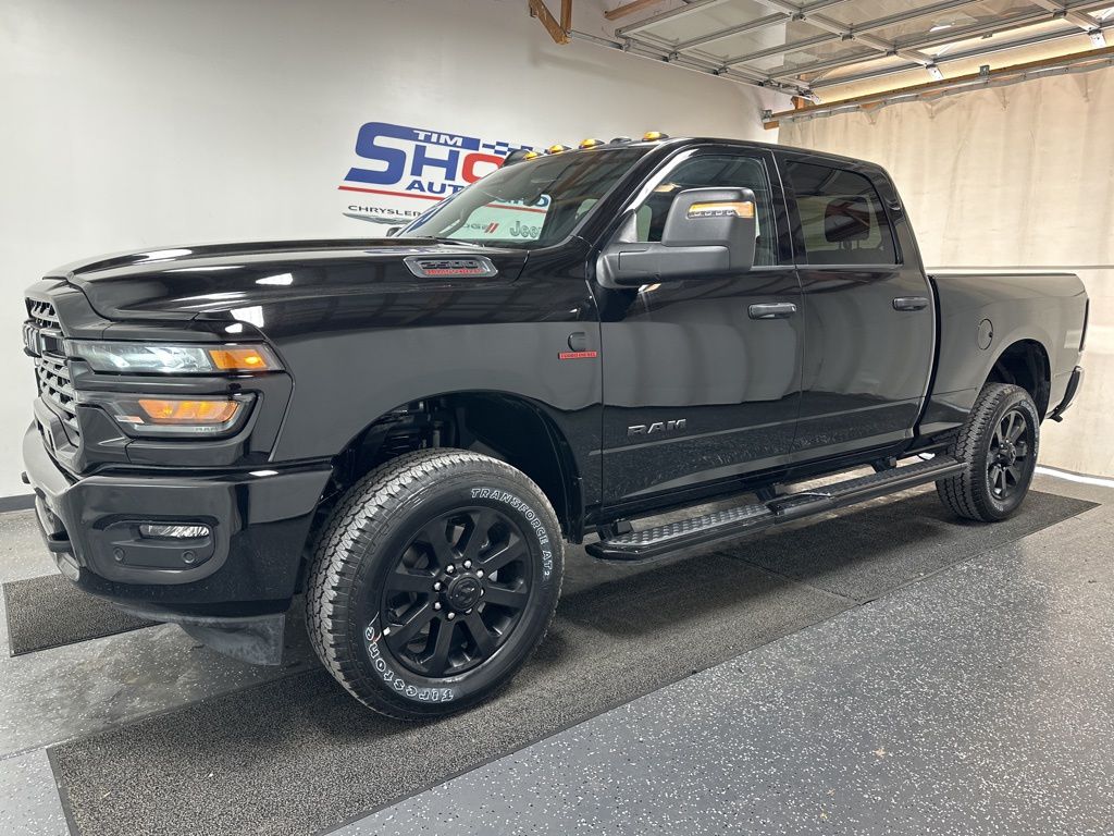 2025 Ram 2500 BIG HORN CREW CAB 4X4 6'4 BOX