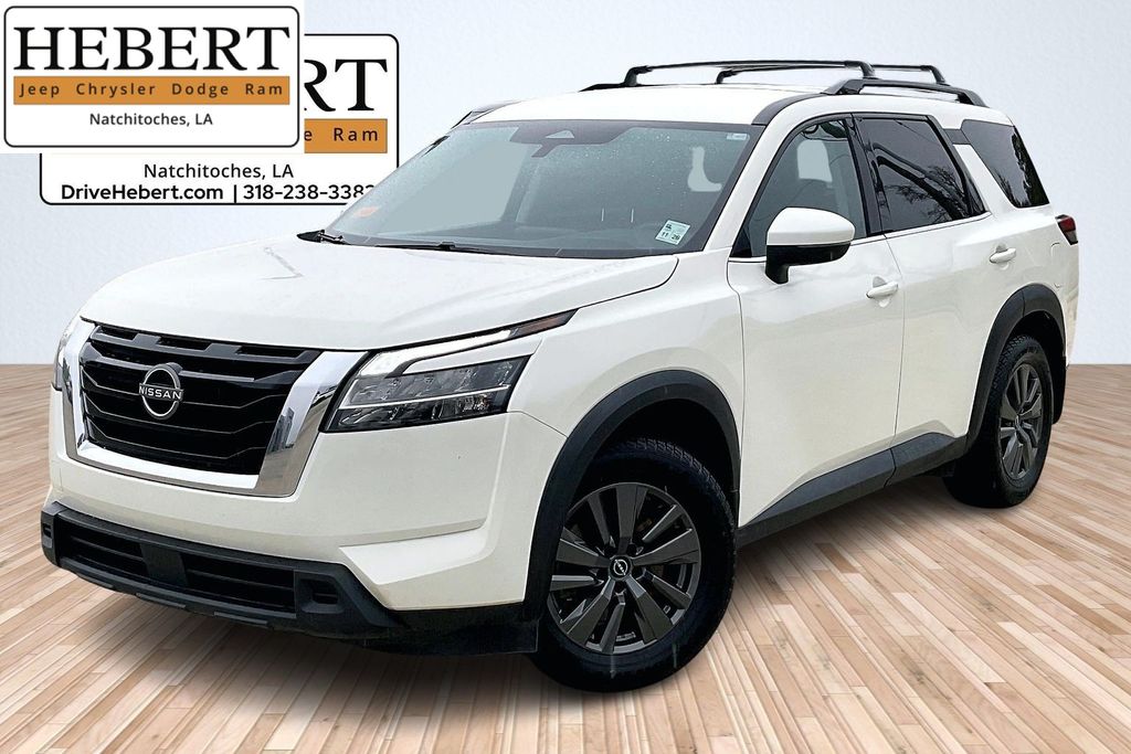 2022 Nissan Pathfinder SV