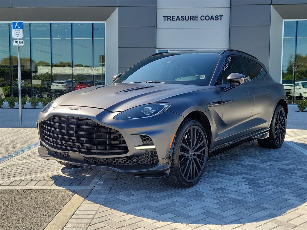 2025 Aston Martin Dbx