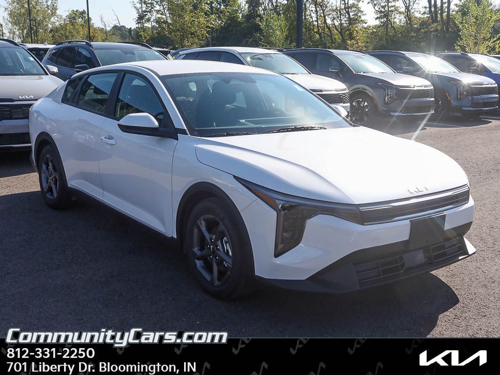 2025 Kia K4 LXS