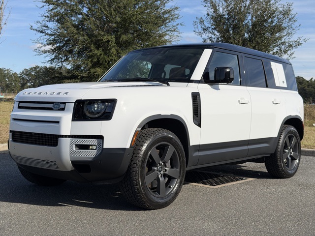 2024 Land Rover Defender SE