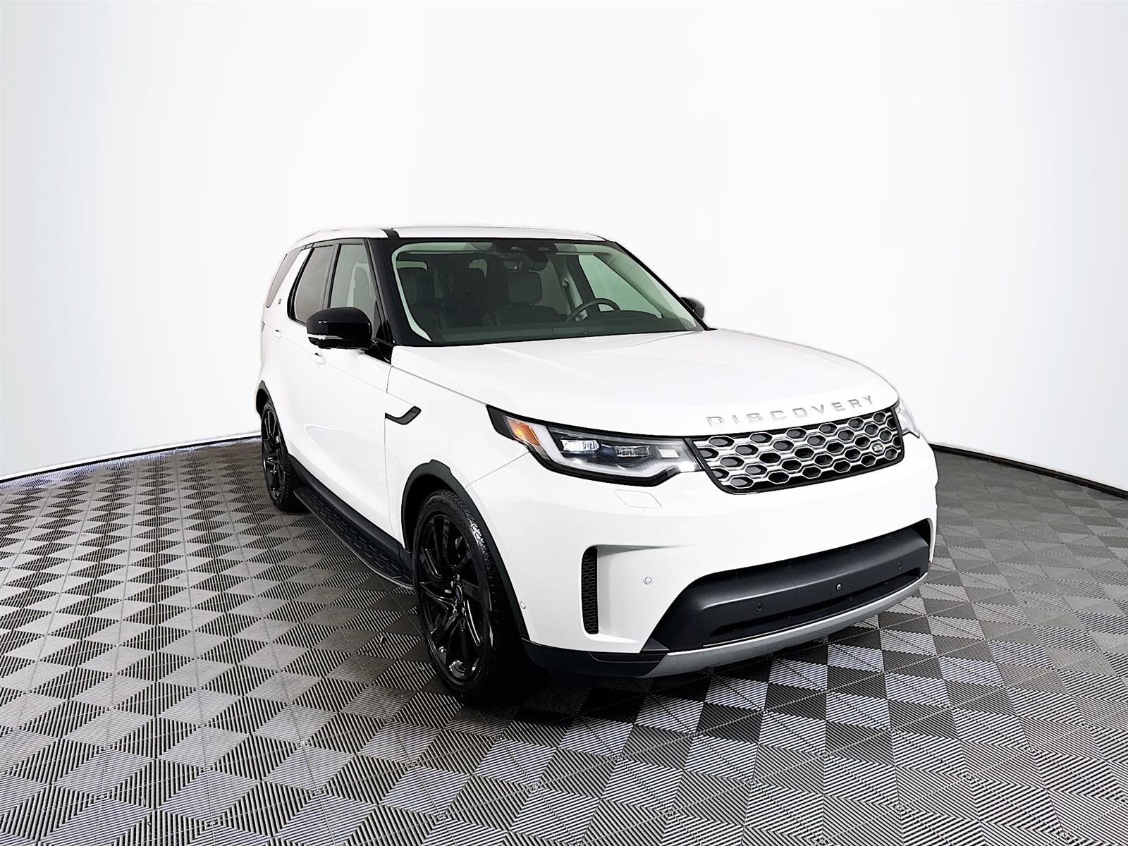 2024 Land Rover Discovery P300 S