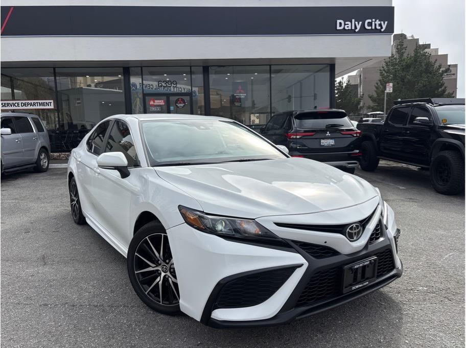 2022 Toyota Camry SE Sedan 4D