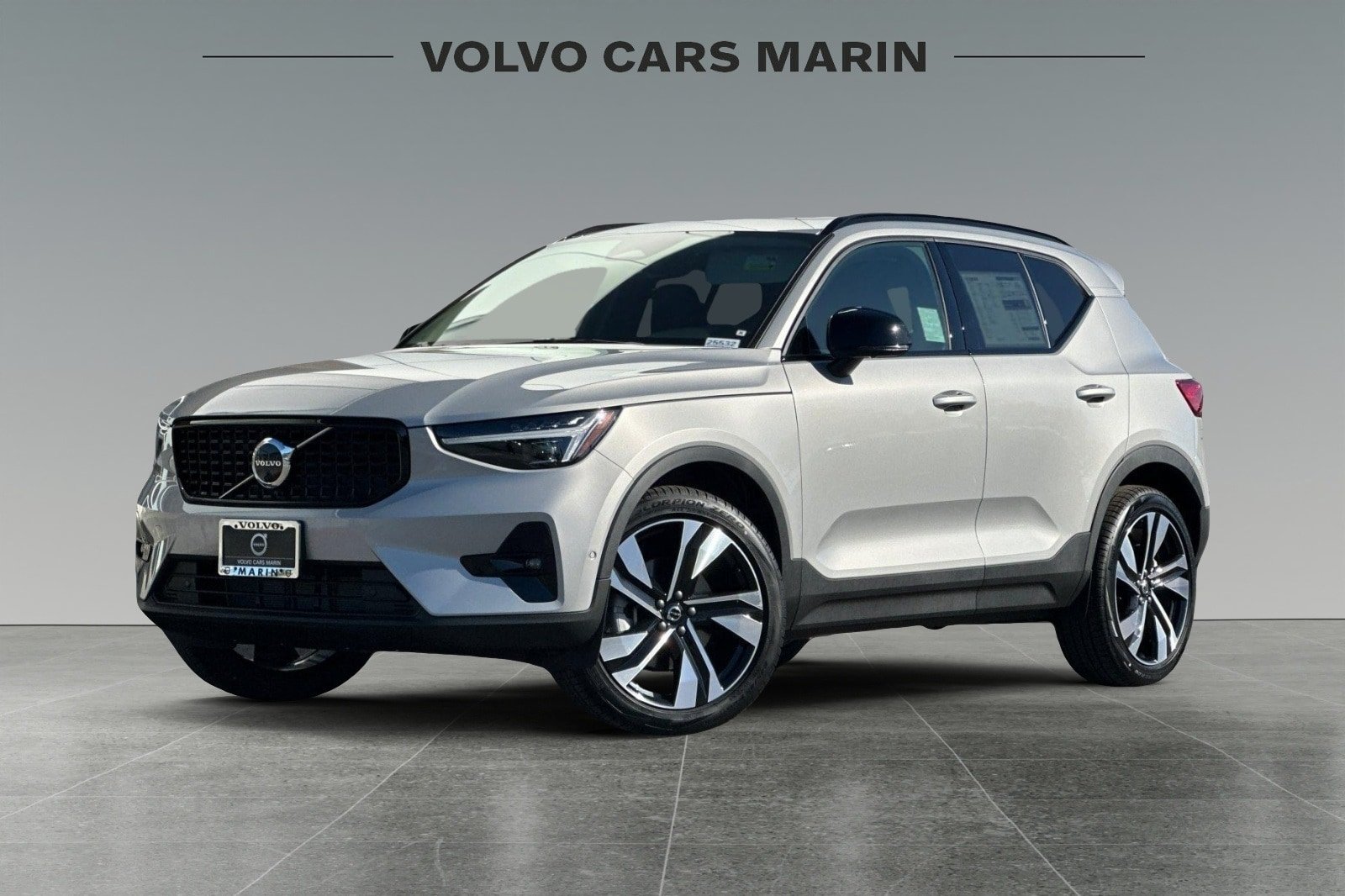 2025 Volvo XC40