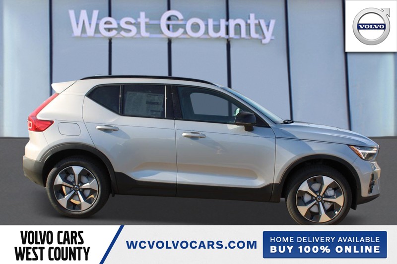 2023 Volvo XC40 Plus Dark Theme