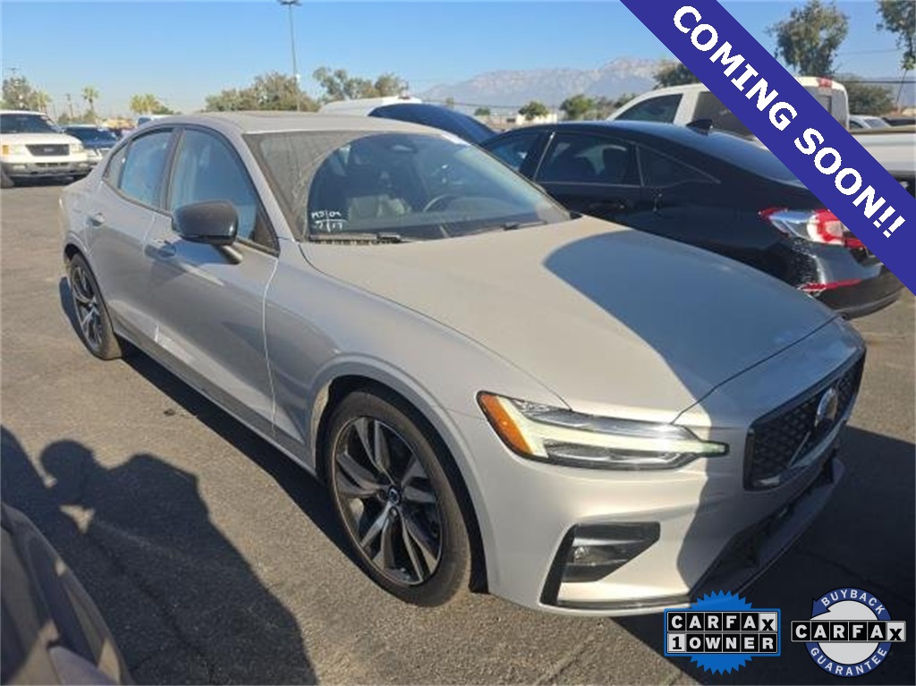 2024 Volvo S60 B5 Core Dark Theme