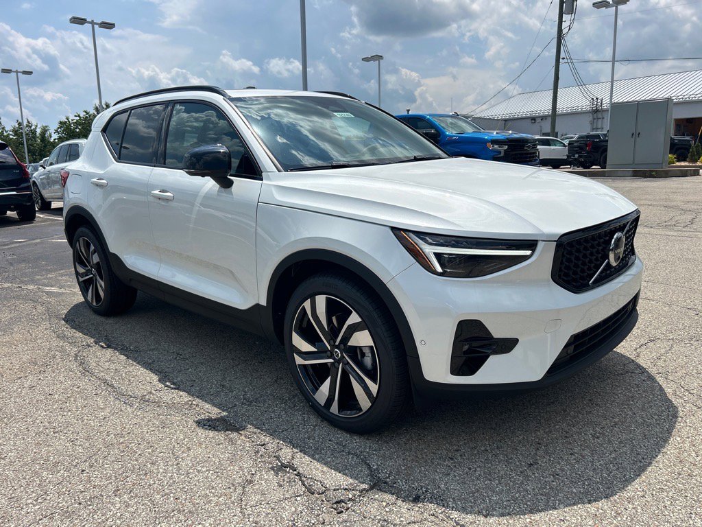 2025 Volvo XC40