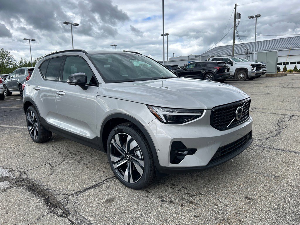 2025 Volvo XC40