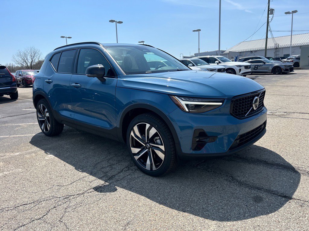 2025 Volvo XC40