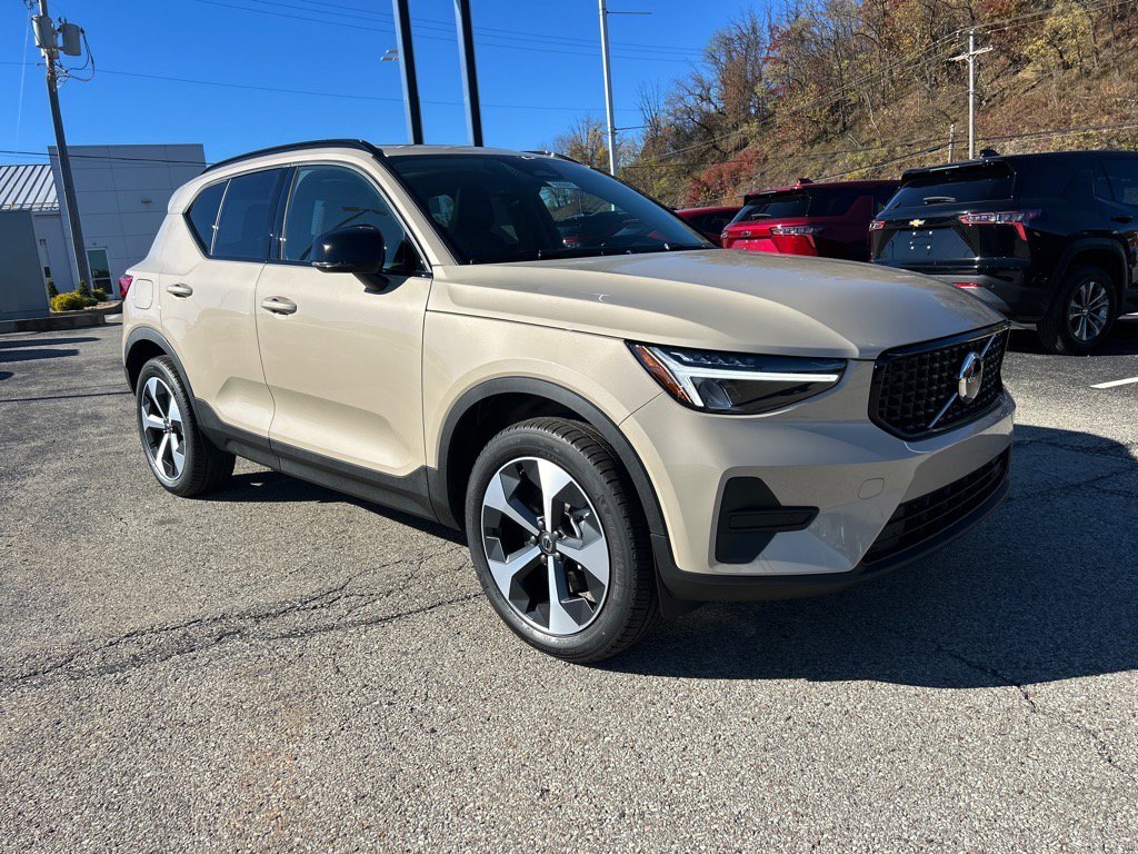 2026 Volvo XC40 Core