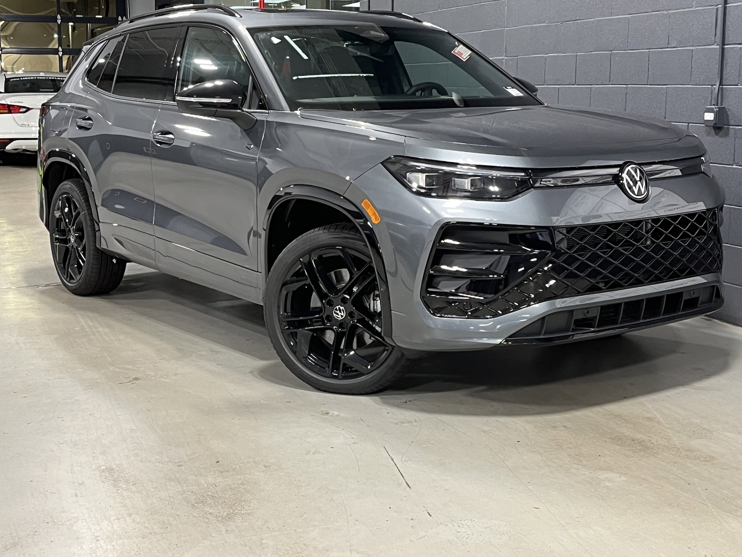 2025 Volkswagen Tiguan 2.0T SE R-Line Black