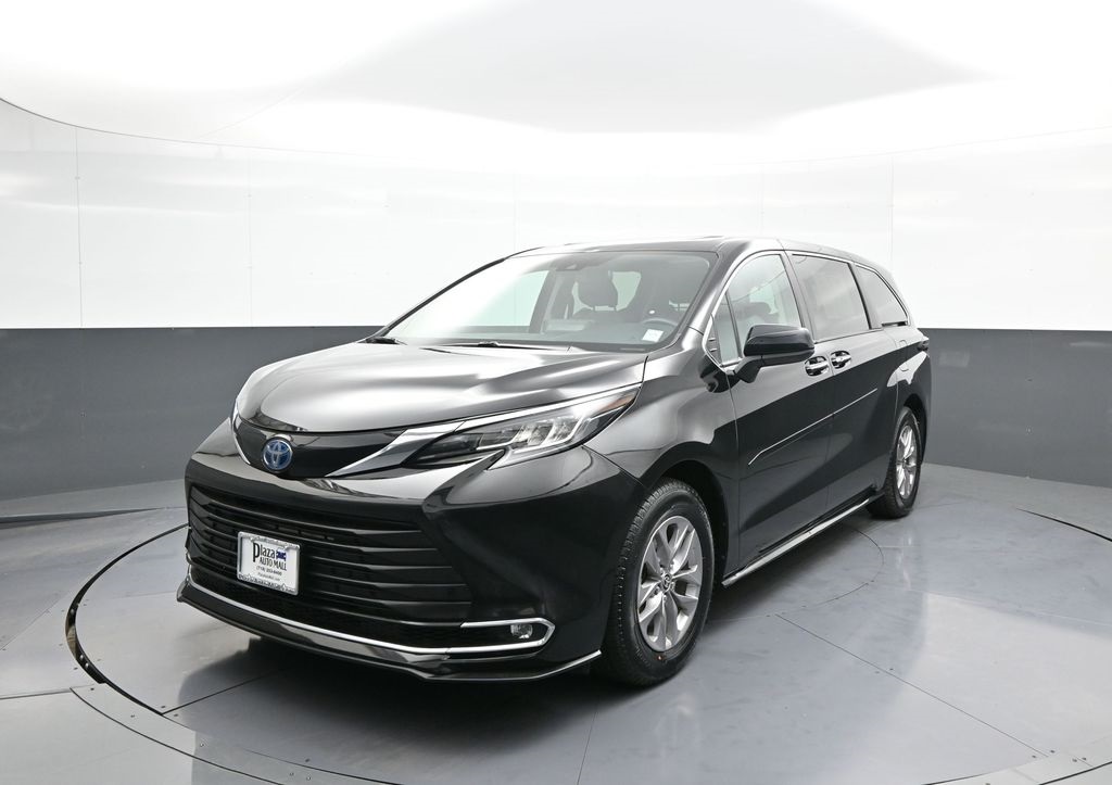 2022 Toyota Sienna XLE