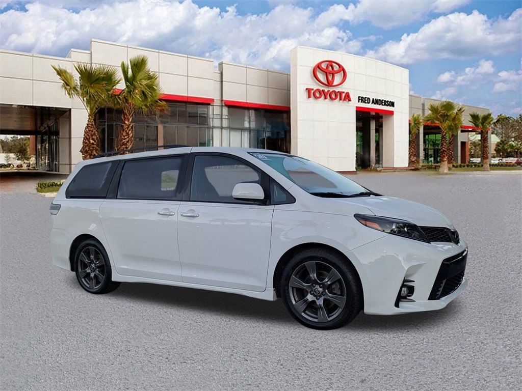 2020 Toyota Sienna SE