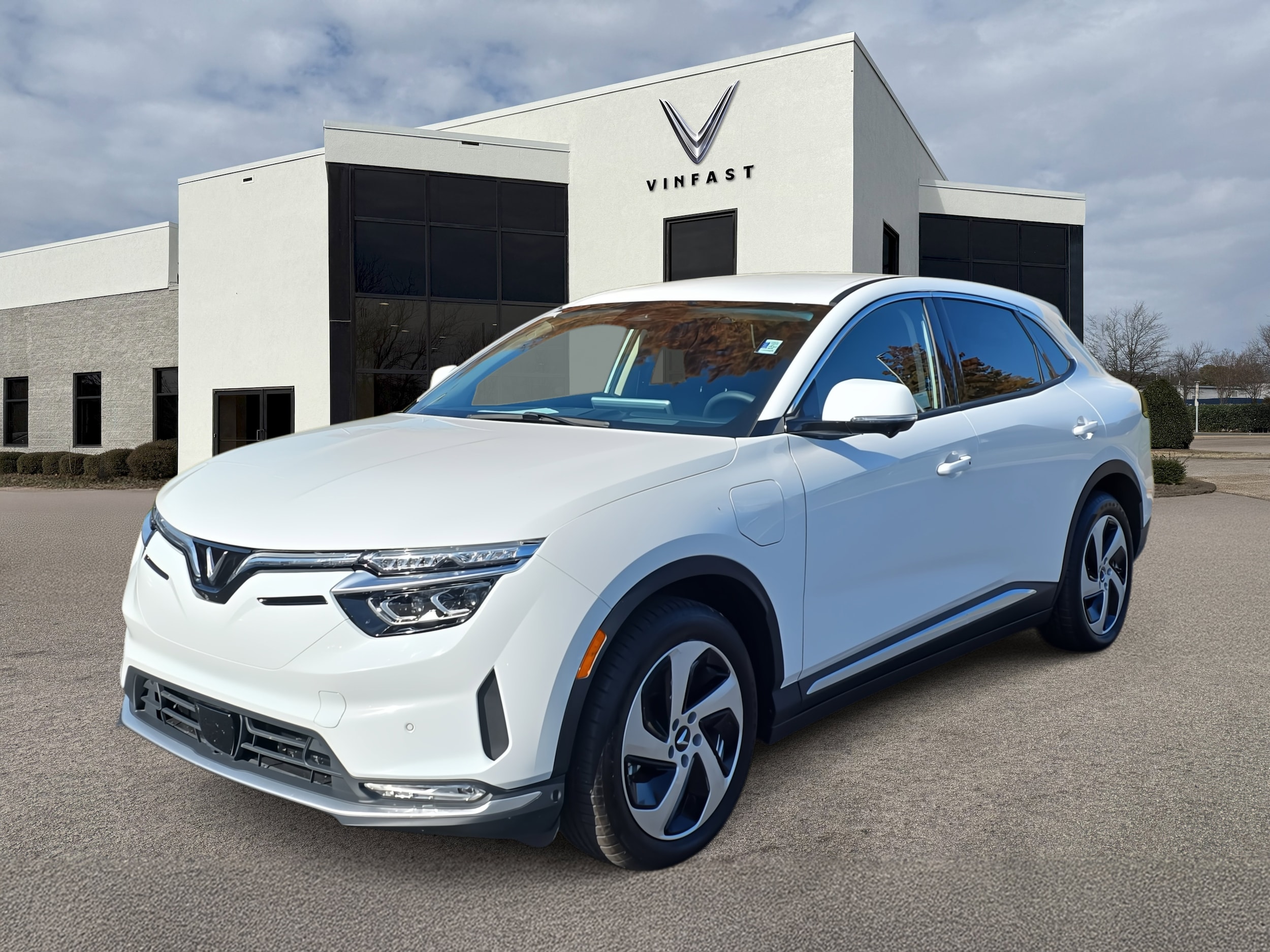 2025 VinFast VF 8 Eco