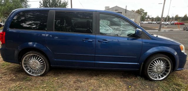 2011 Dodge Grand Caravan R/T Minivan 4D