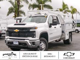 2025 Chevrolet Silverado 3500HD CC with Summit White Exterior