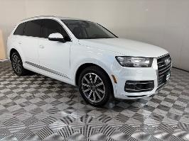 2018 Audi Q7 with White Exterior