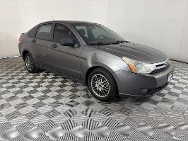 2010 Ford Focus with gray Exterior