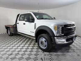 2019 Ford Super Duty F-450 DRW with Oxford White Exterior