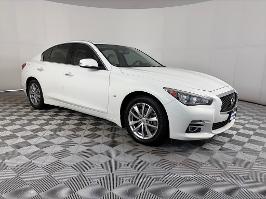 2015 INFINITI Q50 with Moonlight White Exterior