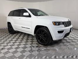 2022 Jeep Grand Cherokee WK with Bright White Clearcoat Exterior