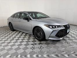 2019 Toyota Avalon with Silver Exterior