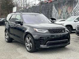 2022 Land Rover Discovery with Santorini Black Metallic Exterior