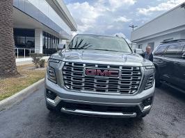 2025 GMC Yukon with Gray Exterior