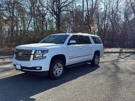 2020 Chevrolet Suburban with Summit White Exterior