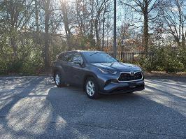 2022 Toyota Highlander with Magnetic Gray Metallic Exterior