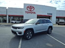 2024 Jeep Grand Cherokee 4Xe with Silver Zynith Exterior