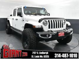 2022 Jeep Gladiator with Bright White Clearcoat Exterior