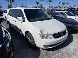 2014 Kia Sedona with White Exterior