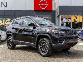2024 Jeep Compass with Diamond Black Crystal Pearlcoat Exterior