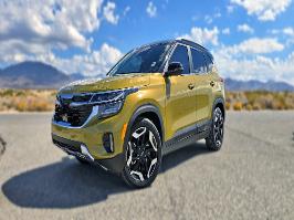 2024 Kia Seltos with Valais Green/Black Roof Exterior