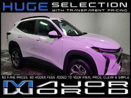 2025 Chevrolet Trax with Summit White Exterior