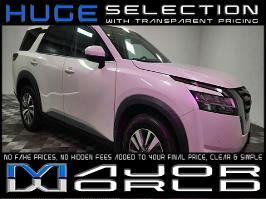 2023 Nissan Pathfinder with Pearl White Tricoat Exterior