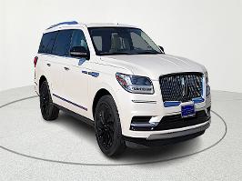 2019 Lincoln Navigator with White Platinum Exterior