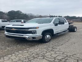 2026 Chevrolet Silverado 3500HD CC with Summit White Exterior