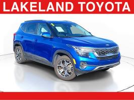 2021 Kia Seltos with Neptune Blue Exterior