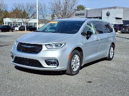 2024 Chrysler Pacifica with Silver Mist Clearcoat Exterior