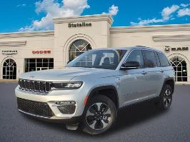 2024 Jeep Grand Cherokee 4Xe with Silver Zynith Exterior