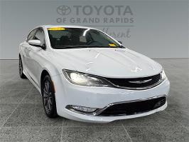 2015 Chrysler 200 with Bright White Clearcoat Exterior